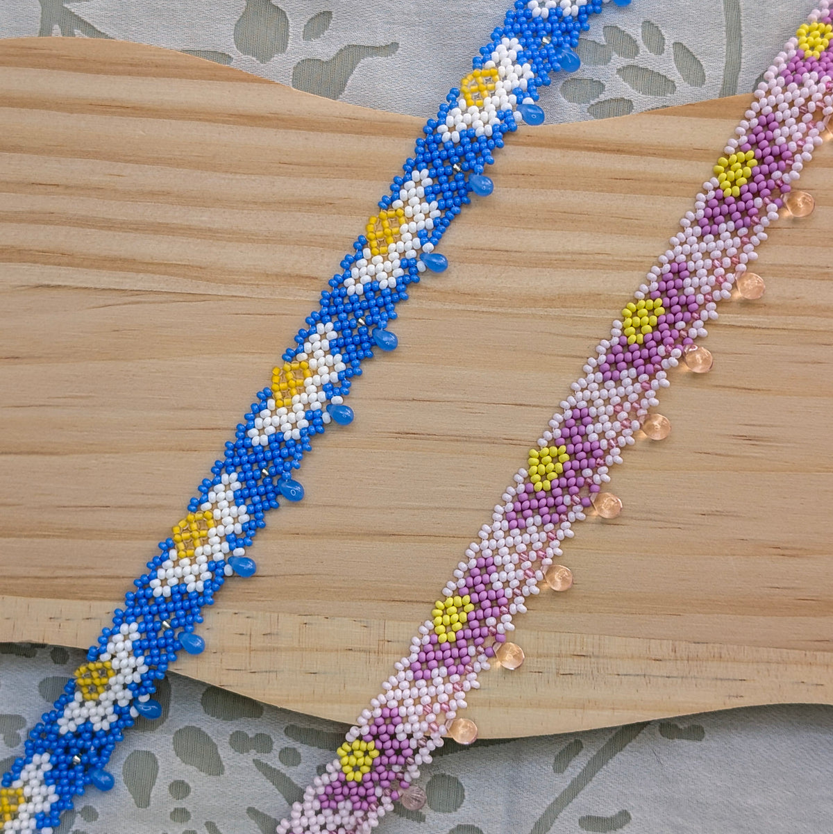 Daisy chain collar necklace