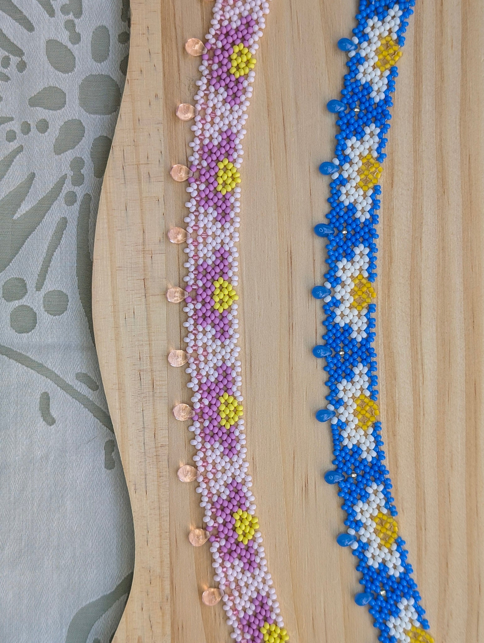 Daisy chain collar necklace