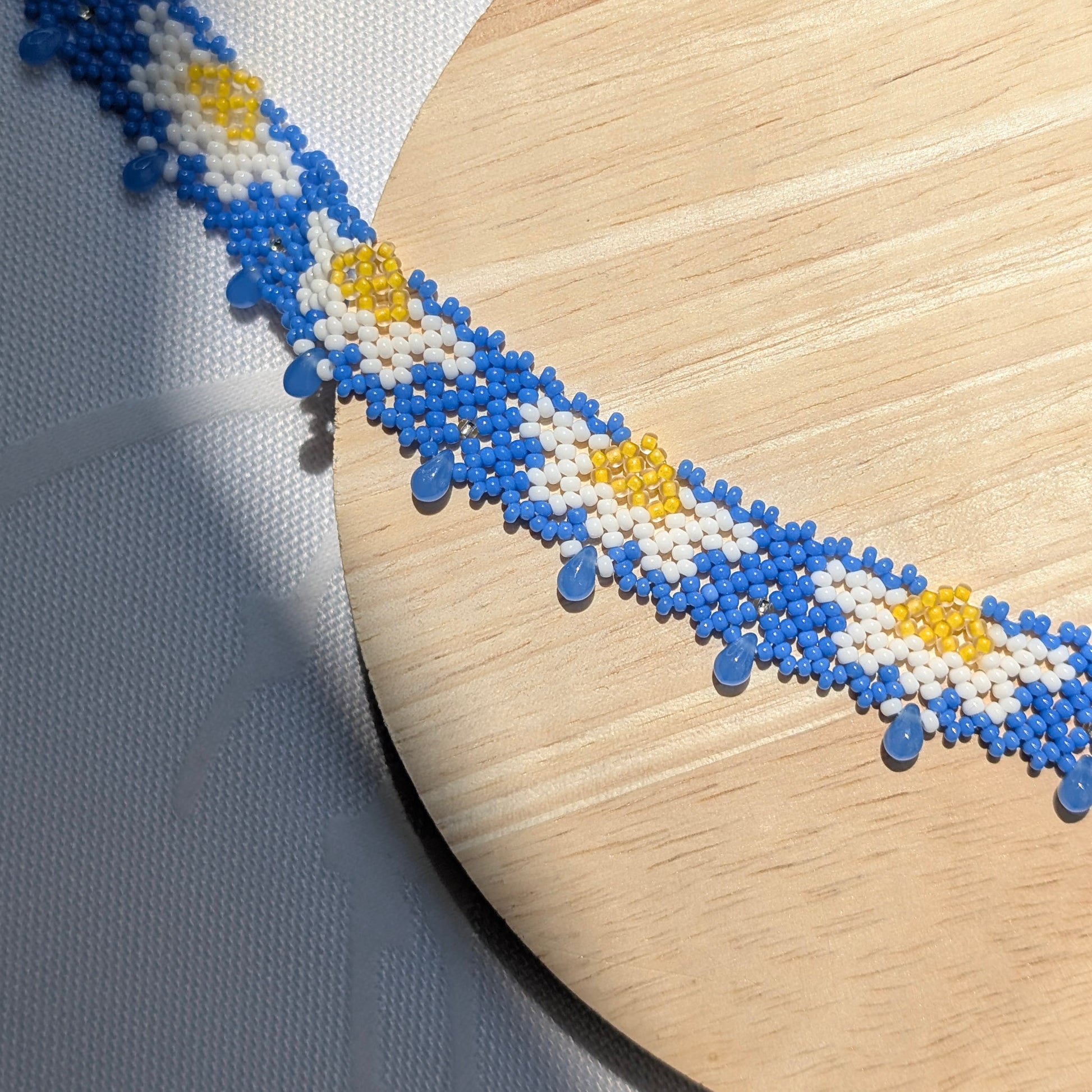Daisy chain collar necklace