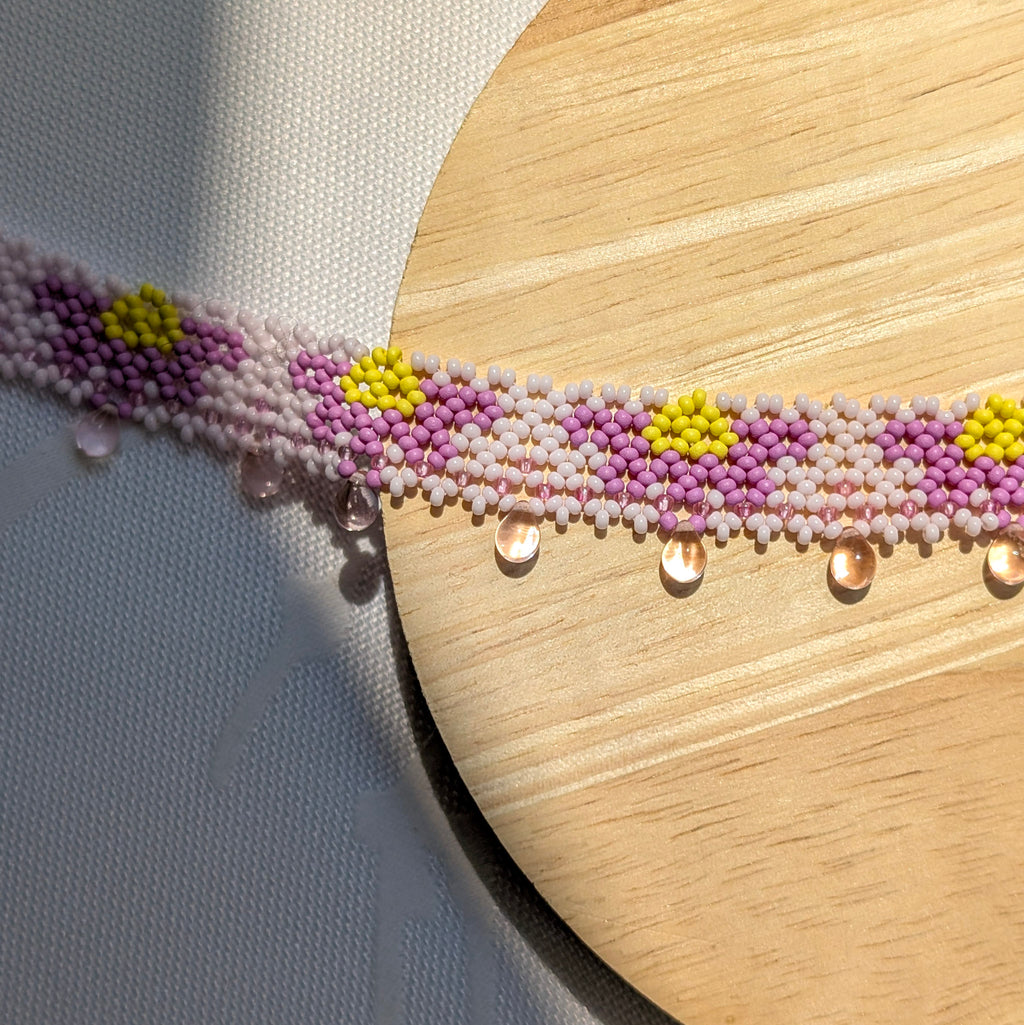 Daisy chain collar necklace