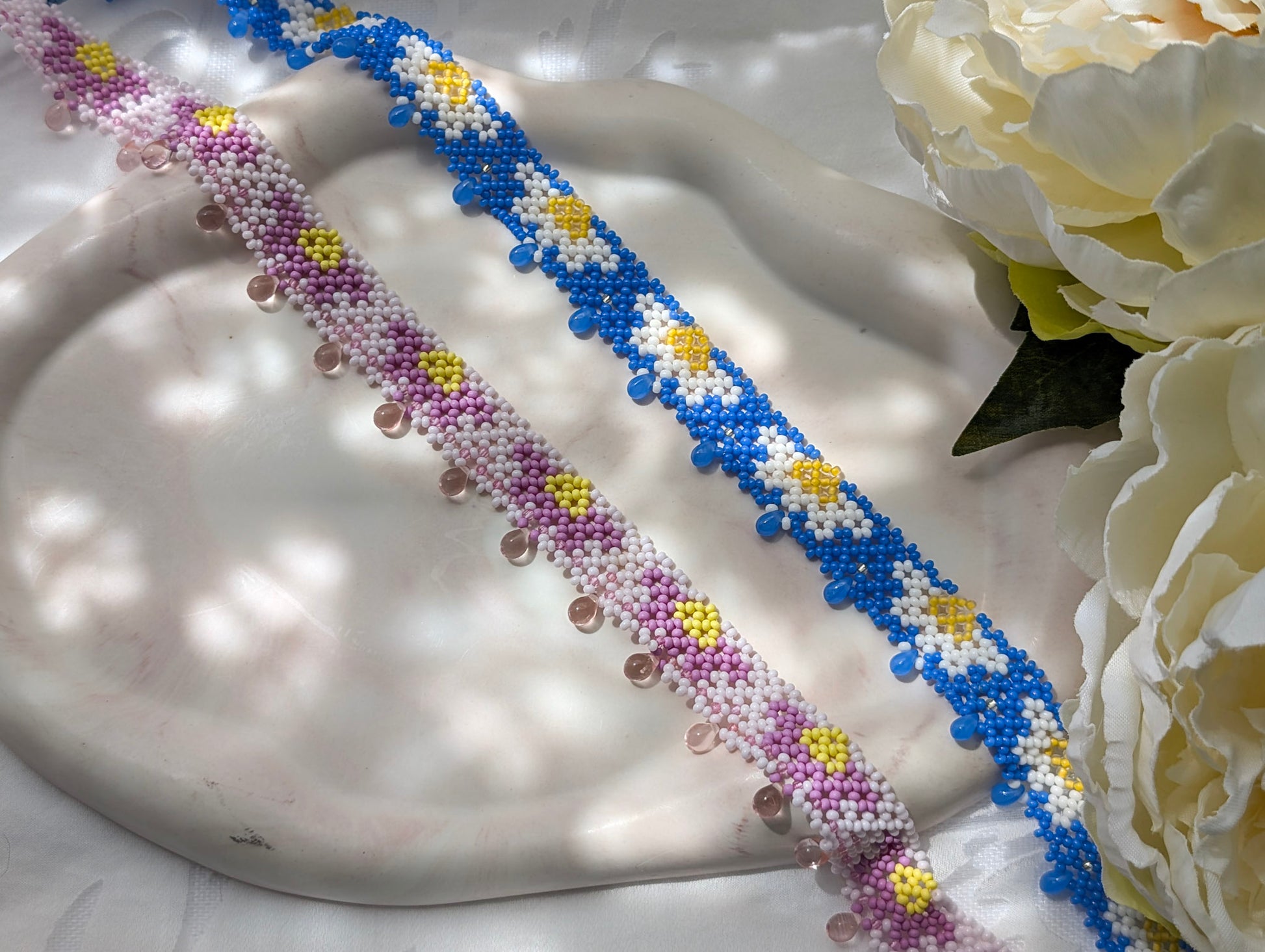 Daisy chain collar necklace