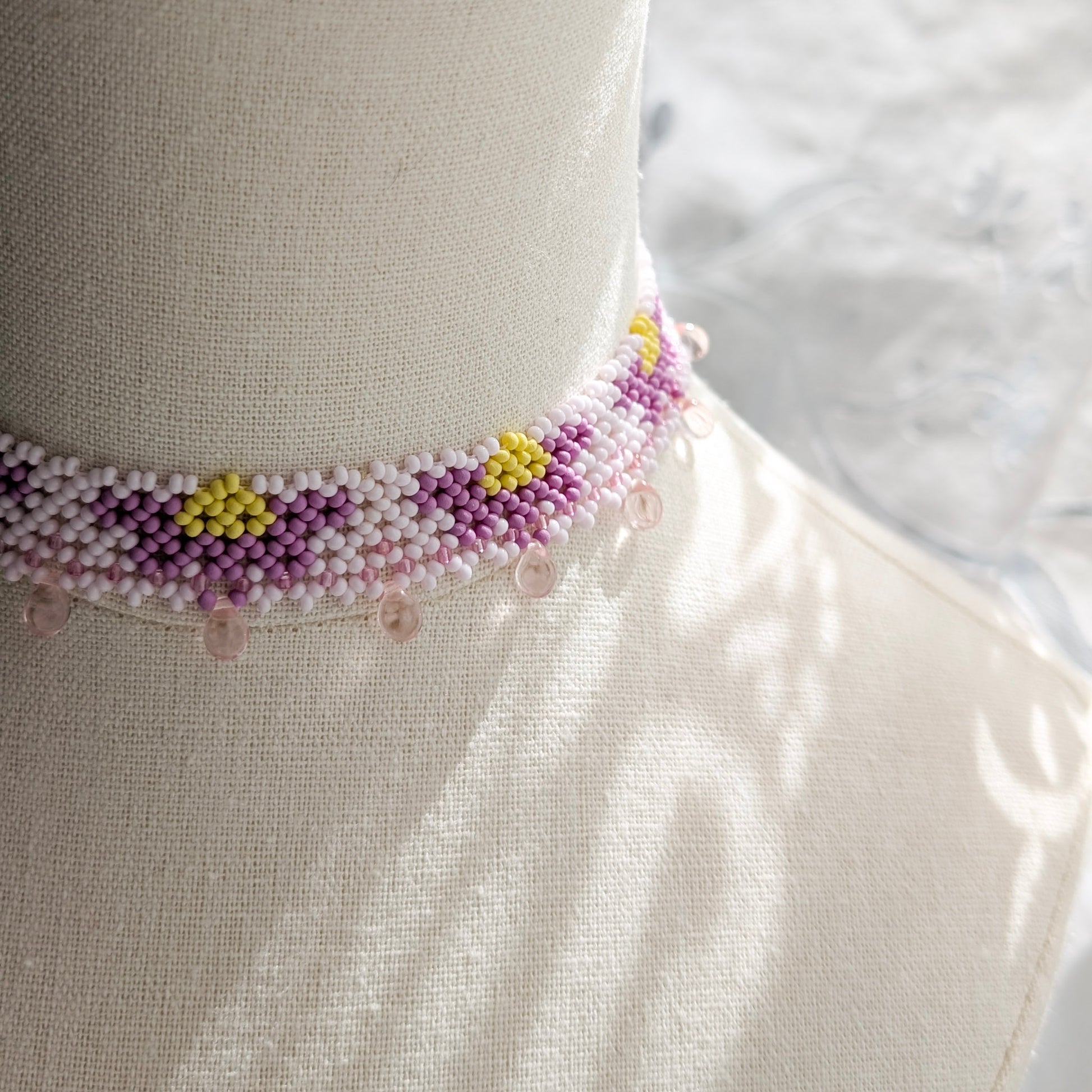 Daisy chain collar necklace