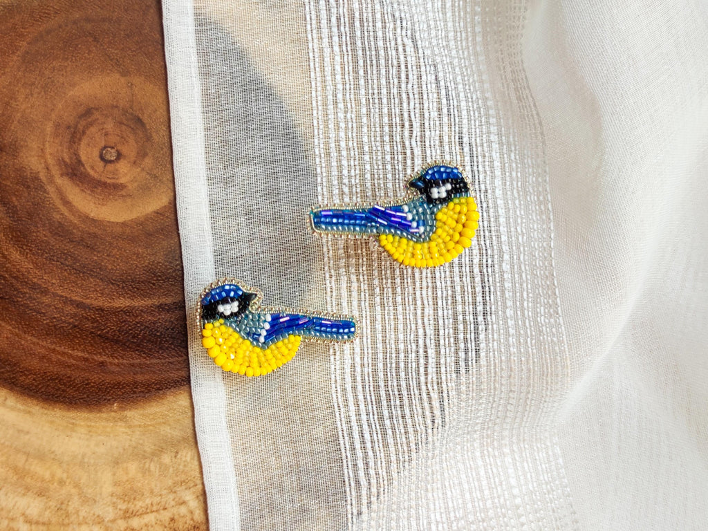 Bird pin in the colors of the Ukrainian flag